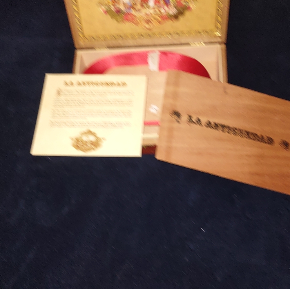La Antiguedad cigar box